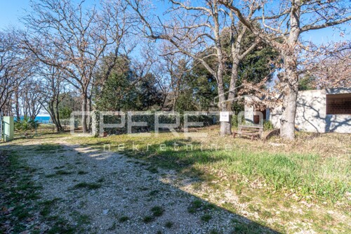 Peroj, 100 m od mora, parcela 502 m2