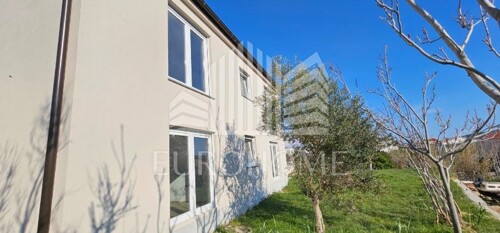otok Pag, Grad Pag, kuća s 4 odvojena apartmana
