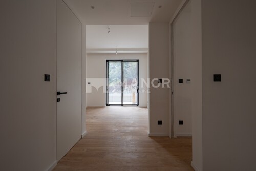 Thumbnail 6140103 - 4