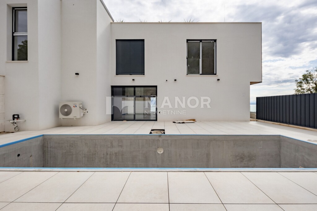 Image 6140106 - 8
