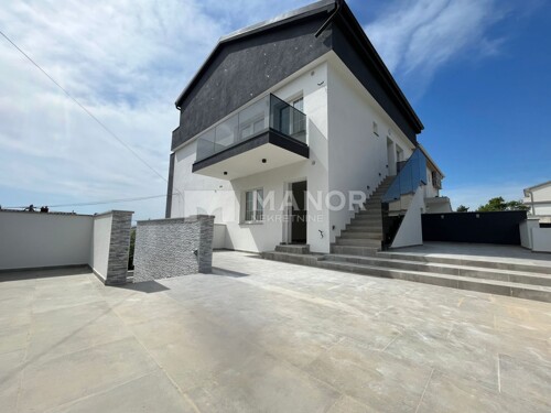 Thumbnail 6140112 - 1