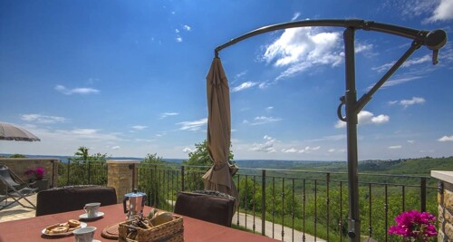 Kamena kuća sa predivnim panoramskim pogledom, Buje, okolica