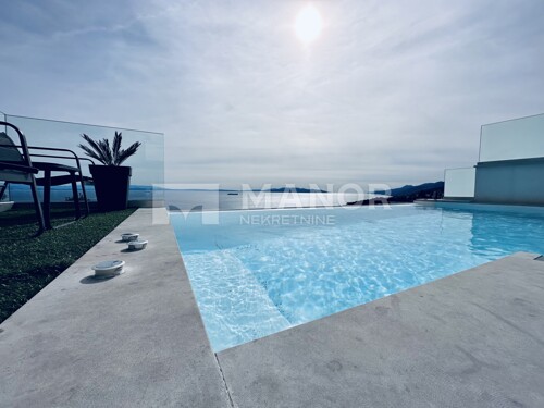 OPATIJA, POBRI - Luksuzna villa s infinity krovnim bazenom