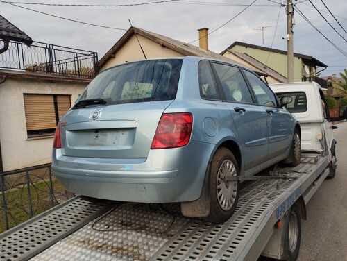 Fiat stilo 1,4 16 v, 2004 god u dijelovima prodajem