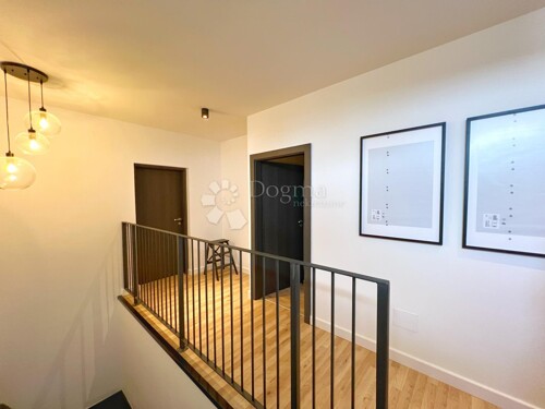 Thumbnail 6140870 - 4