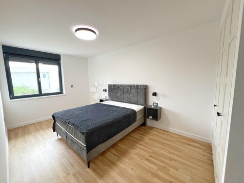 Thumbnail 6140870 - 3