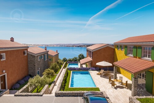 Mediteranska dvojna kuća sa otvorenim pogledom i bazenom u C