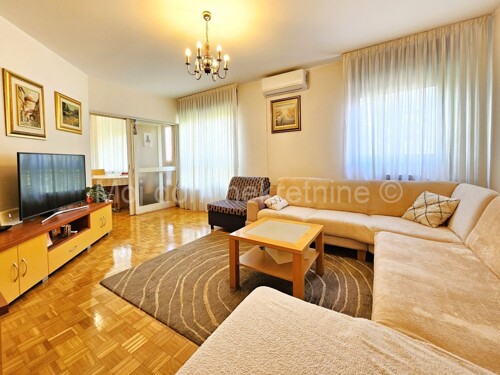 Malešnica, lijep 3 soban stan s loggiom, 83.54m2