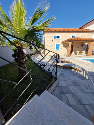 KRK, GABONJIN prekrasna kamena villa