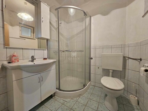 Dvosoban apartman na prvom katu, etažiran, 90m od plaže