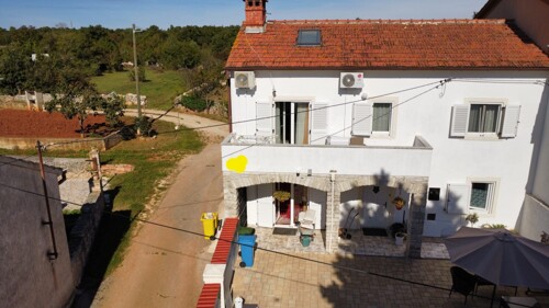 Lijepa kuća na prostranoj okućnici, Marčana,okolica, Istra