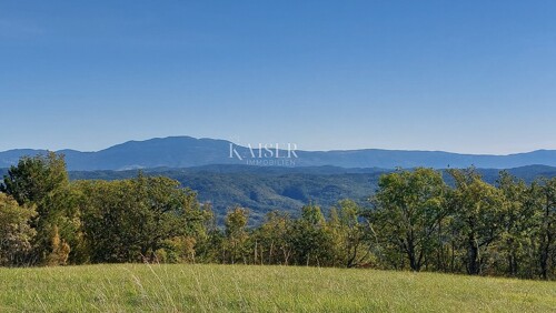 Istra, Motovun, građevinsko zemljište s dozvolama za luksuzn