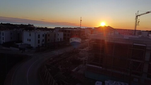 Thumbnail 6144146 - 9