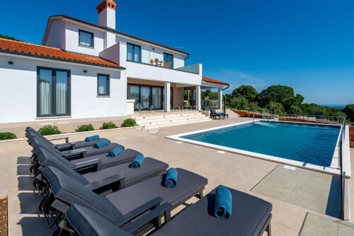 PREKRASNA VILLA S BAZENOM,POMĆNIM OBJEKTOM I POGLEDOM NA MOR