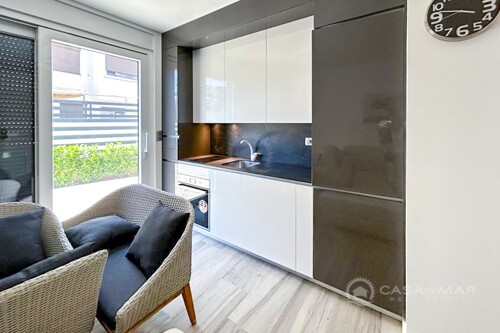 Kvalitetan apartman na 1.katu sa studio apartmanom i okućnic