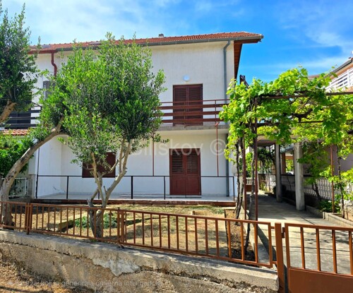 Vodice. atraktivna lokacija, dvojna kuća, prodaja