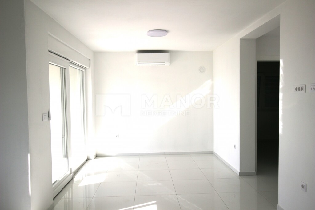Image 6145131 - 4