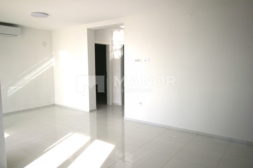 Image 6145131 - 6