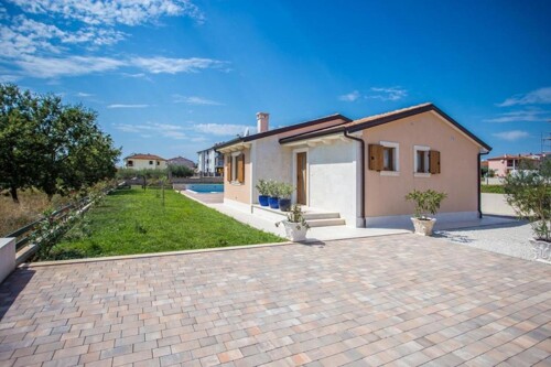 Lijepa prizemnica sa bazenom, Poreč,okolica, Istra