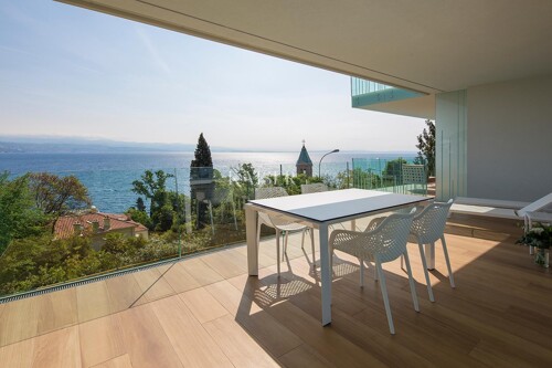 Opatija, moderan stan, dva garažna mjesta, pogled more