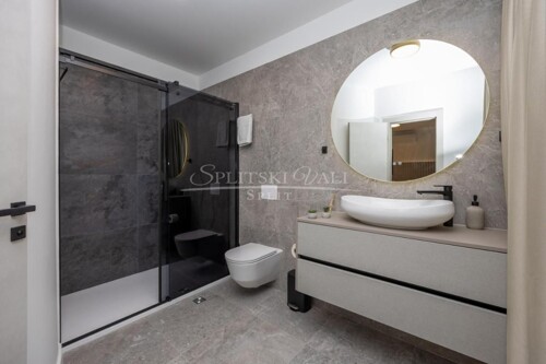 Luksuzna nova villa Okrug Gornji! 170 m2