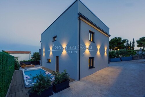 Luksuzna nova villa Okrug Gornji! 170 m2