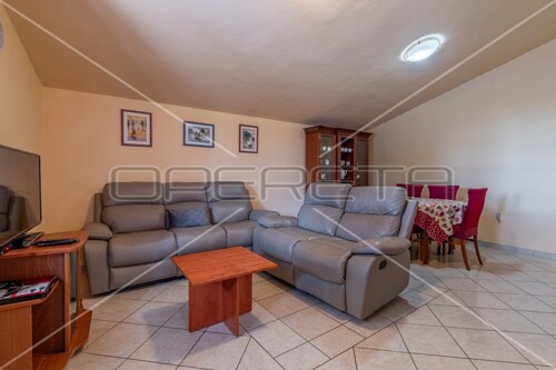 Okolica Pule, Kuća 90 m2 sa okućnicom