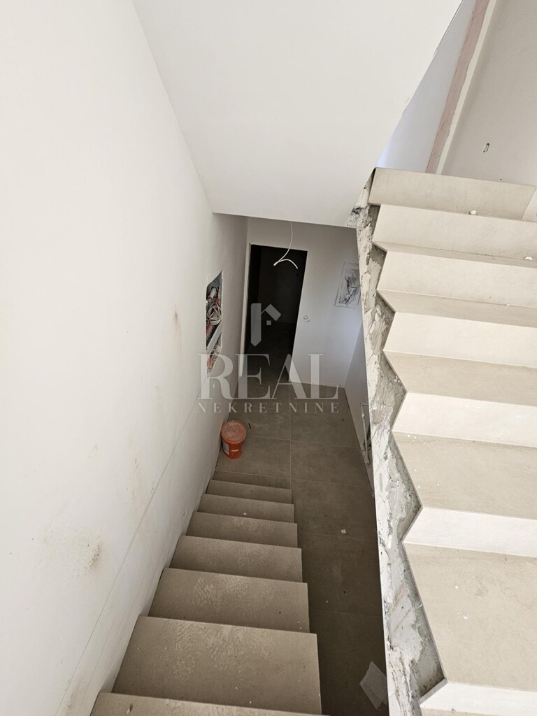 Image 6151468 - 7