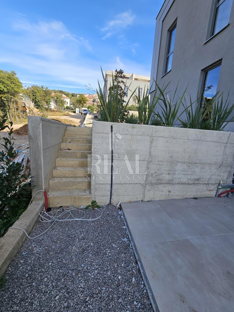 Image 6151468 - 6