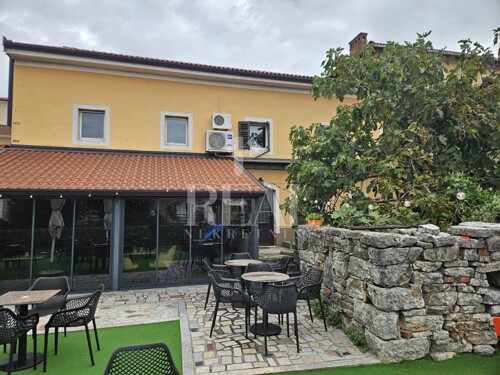 Centar Matulja, Kuća sa poslovnim prostorima 300 m2