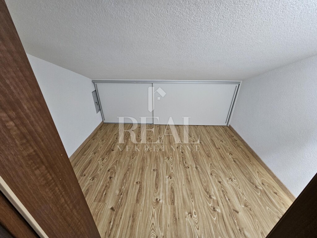 Image 6151516 - 7