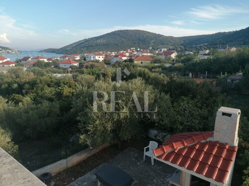 Izvrsna prilika, kuća u Vinišćima!!!