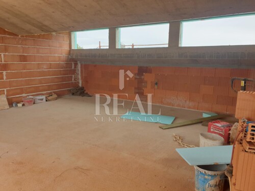 Thumbnail 6151558 - 2
