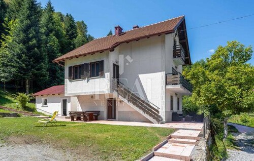 Kuća za odmor uz rijeku 250 m2,P+1+VPOT ,2000 m2 okućnice