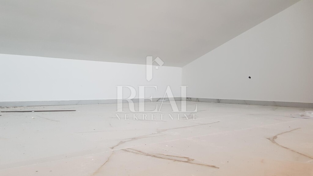 Image 6151627 - 8