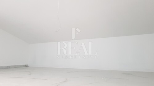 Thumbnail 6151627 - 9