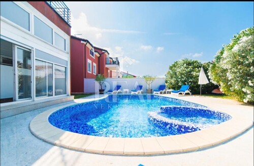 Pula prekrasna villa 350m2 sa bazenom nedaleko od centra gra