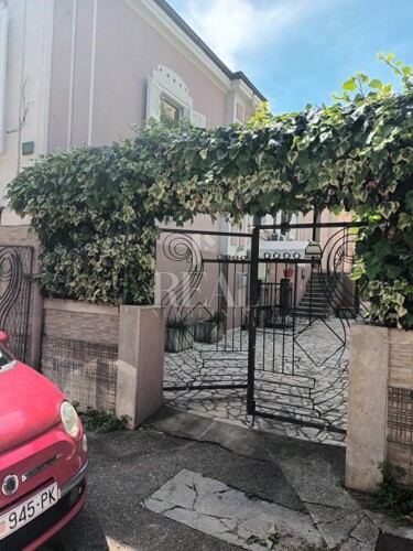 Pula duplex kuća 80m2 sa poslovnim prostorom 54m2!