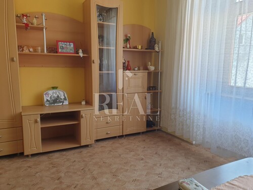 LOKVE- KRAJNJA KUĆA U NIZU S VELIKOM OKUĆNICOM U CENTRU MJES