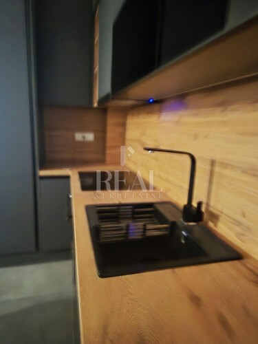 Thumbnail 6151677 - 2