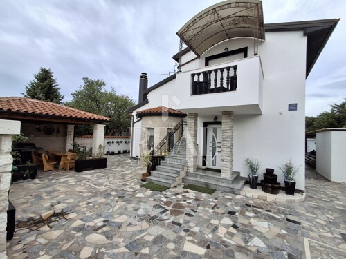 Thumbnail 6151684 - 5