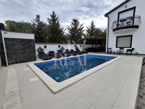 Thumbnail 6151684 - 4