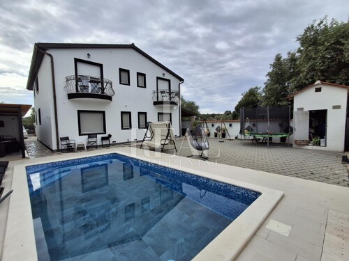 Thumbnail 6151684 - 3