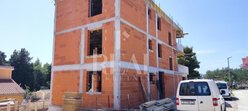 Thumbnail 6151738 - 5