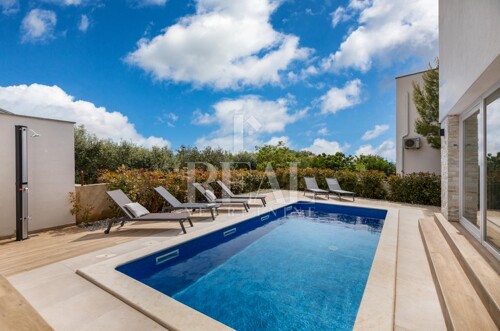 Fažana moderna villa 360m2 sa panoramskim pogledom na more !
