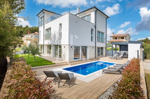 Fažana moderna villa 360m2 sa panoramskim pogledom na more !
