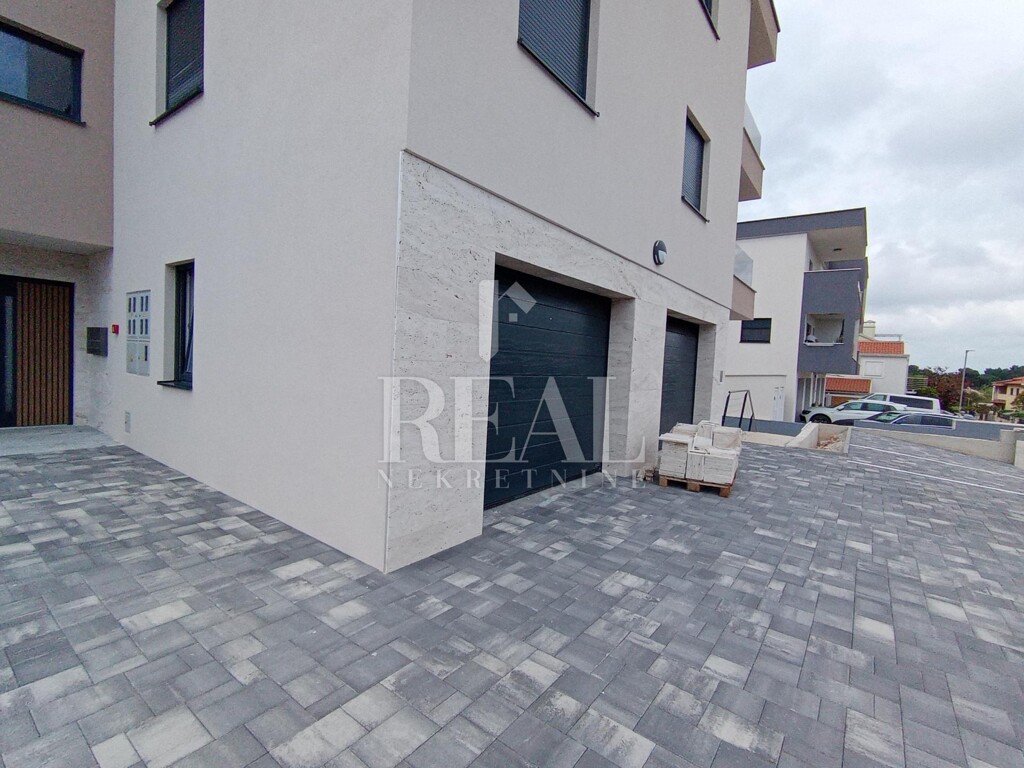 Image 6152206 - 13