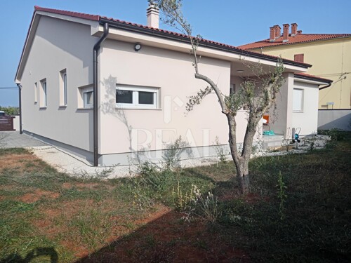 PRILIKA,Prizemnica sa dva odvojena stana !