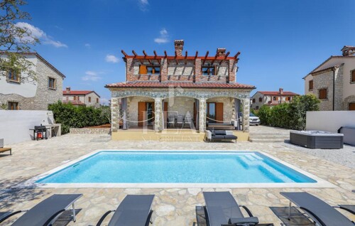 Svetvinčenat kamena villa 155m2, bazen, pogled na more !!!
