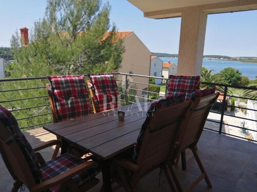 Medulin kuća sa 4 stana 433m2,pogled na more,200m od plaže !